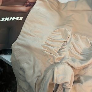 25. Sculpting shorts mid thigh